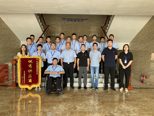 鑫方盛集團授興鬆實業錦旗